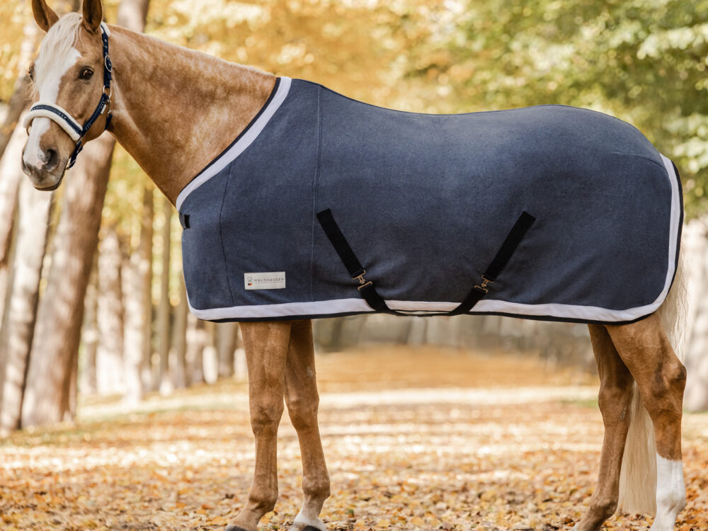 Waldhausen fleecedeken Esperia Two, donkerblauw/crème, 125 cm